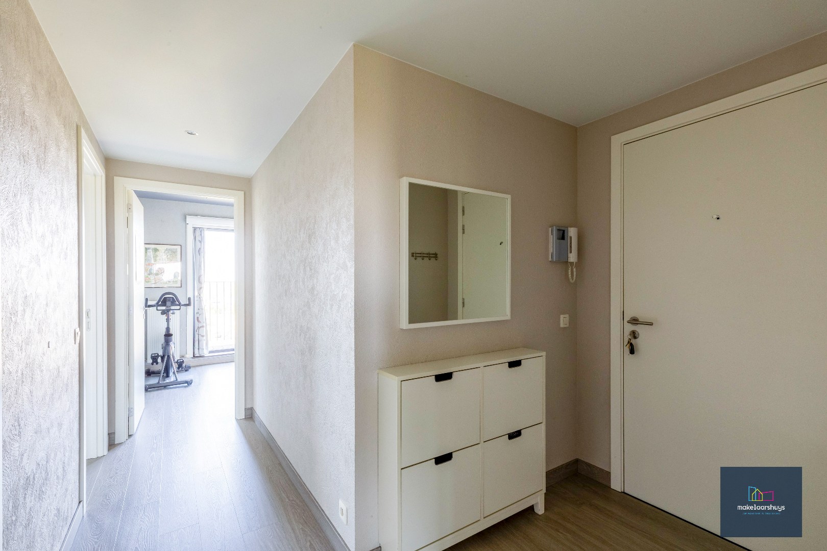 Penthouse met 2 slp. ruim terras, 2 st.plaatsen &amp; kelder 