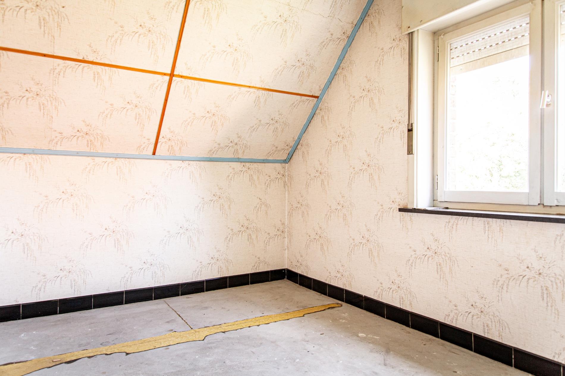 Te renoveren woning met  3 slpks  rustig gelegen te Aalter 