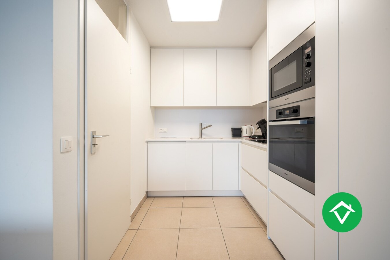 Instapklaar appartement met 2 slaapkamers en grote garage te Nieuwpoort 