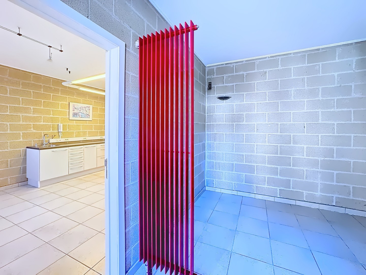 Handelspand/praktijkruimte gelegen in de dorpskern van Merendree 