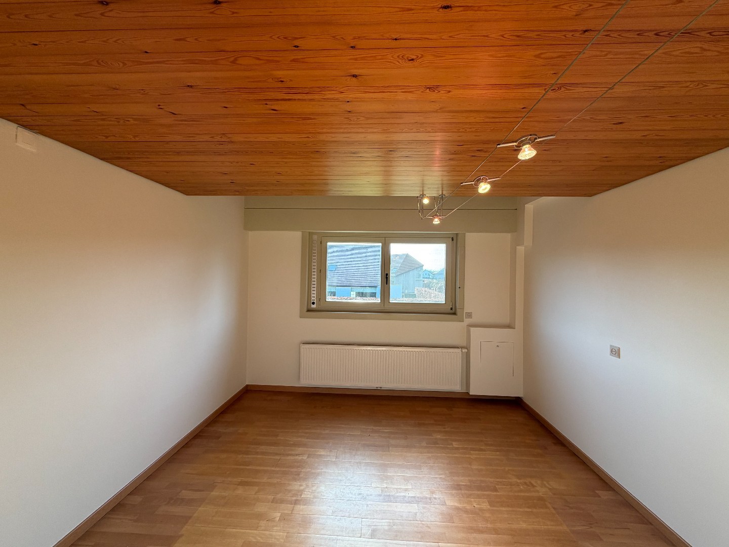 Ruime alleenstaande woning te huur met 3 slaapkamers, garage en tuin – Olmenlaan 99, Zulte 