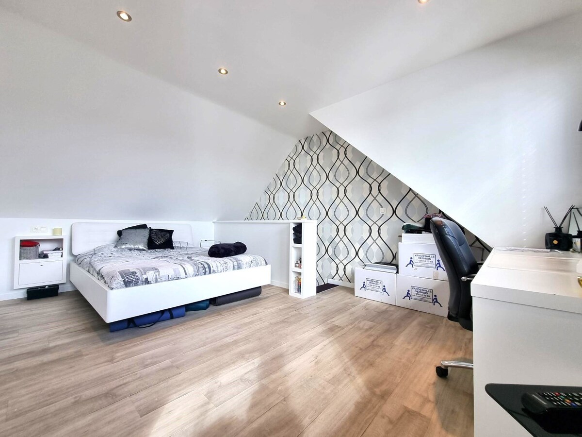 Zeer aangename woning met dubbele parking en mooi terras te Heist 