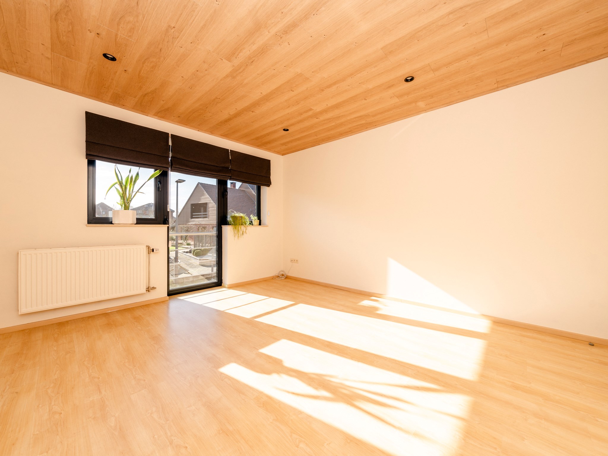 Energiezuinige, recente woning met 3 kamers, garage en tuin 