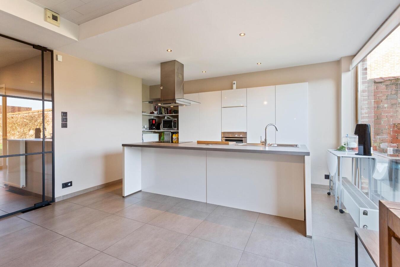 Energiezuinige woning in loftstijl met grote lichtrijke leefruimte. 