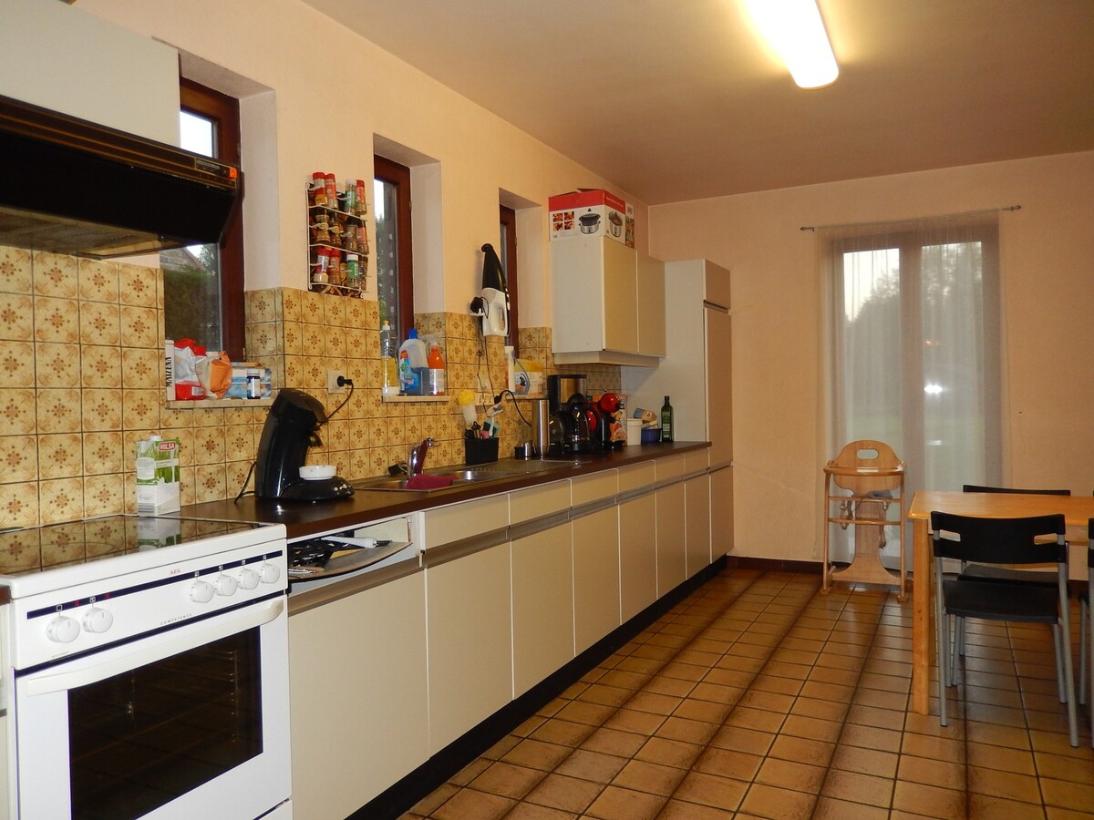 Op te frissen alleenstaande woning 