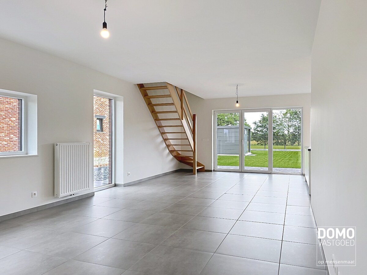 PRACHTIGE WONING MET 3 SLAAPKAMERS EN TUIN 