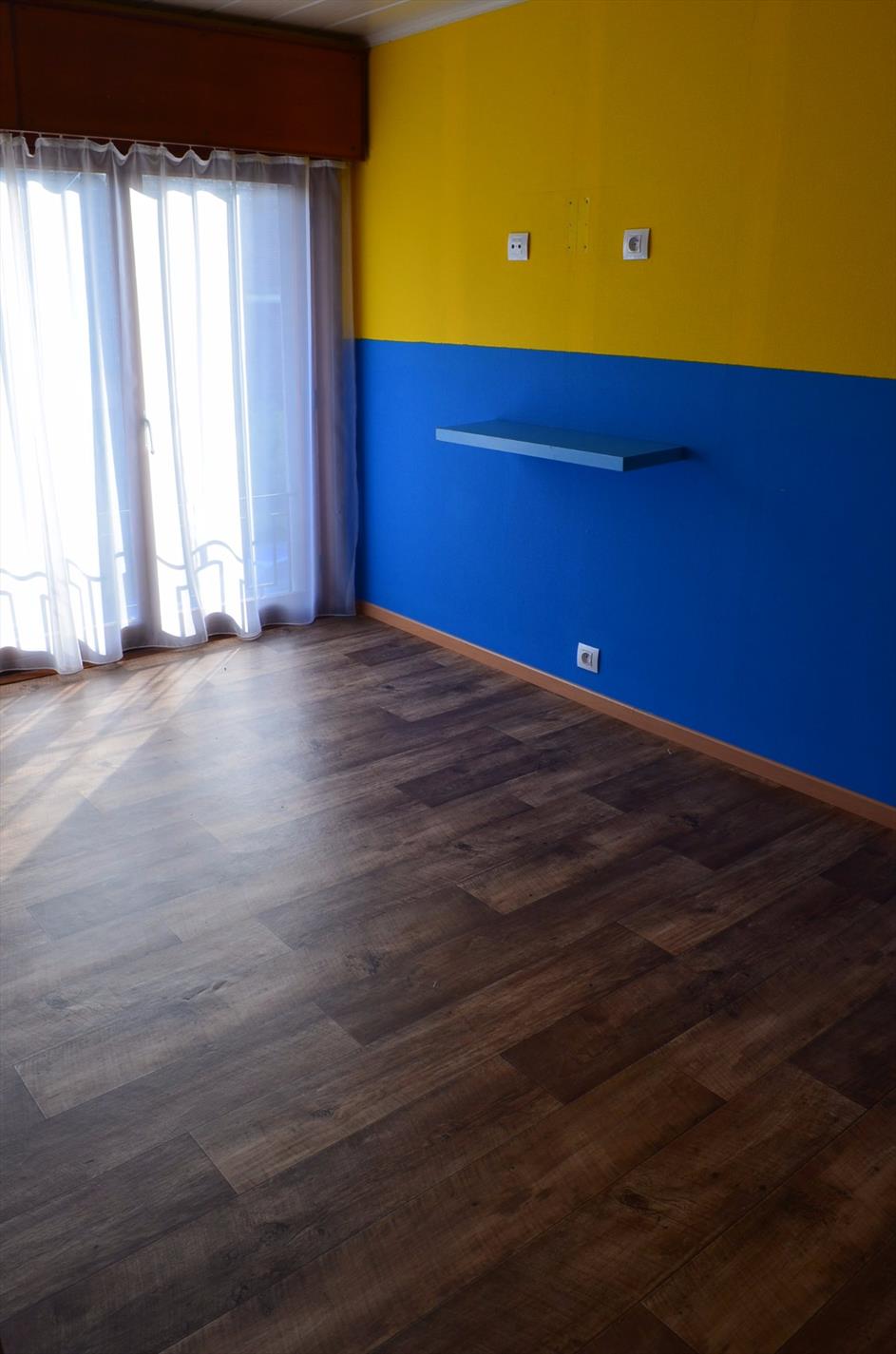 Woning (5 slpks) met handelsruimte en bijgebouw  te Sint-Laureins 