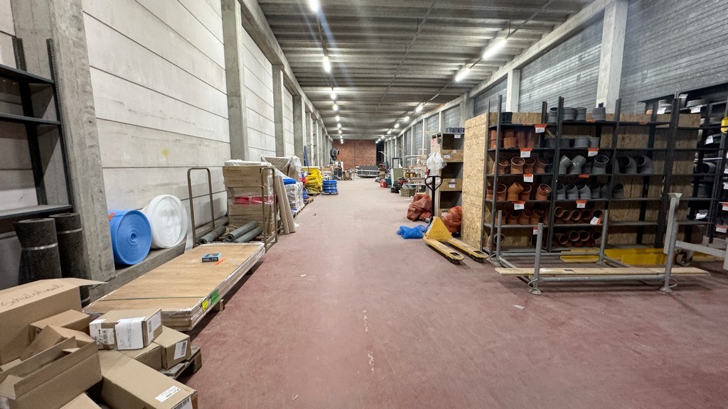 Loods met kantoor te huur nabij A12 in Wilrijk