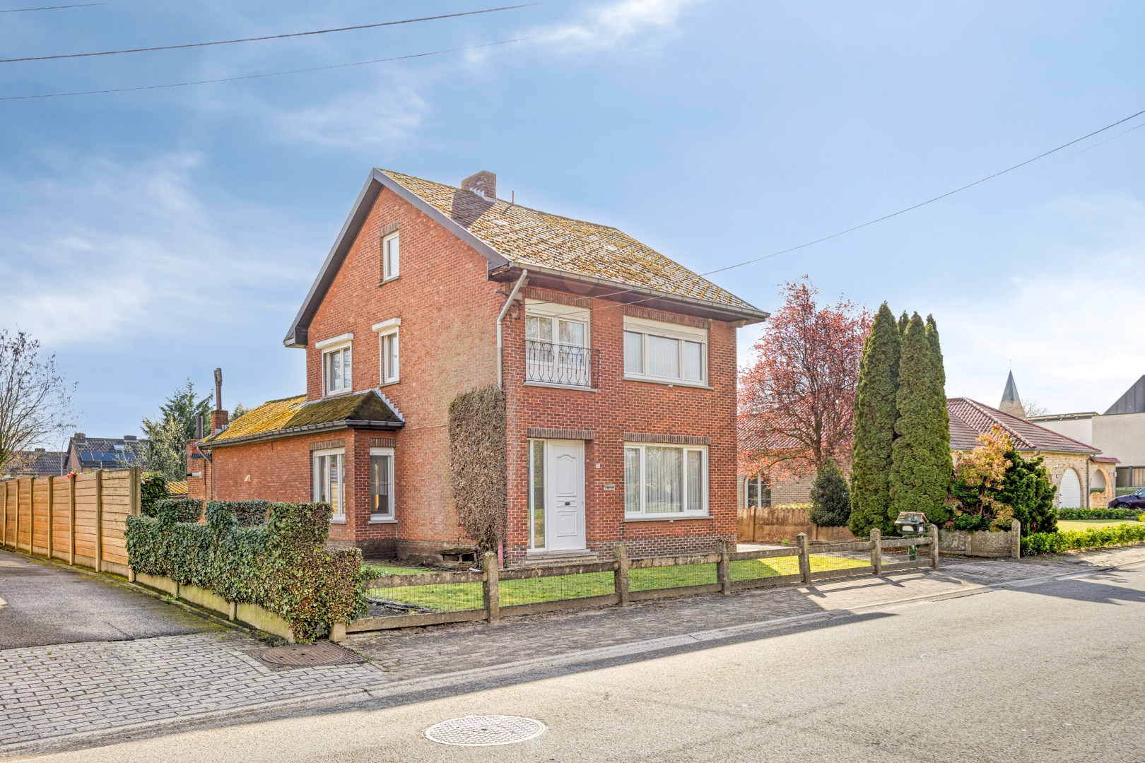 Te renoveren woning met 4 slpk. in het centrum van Geel-Winkelomheide 