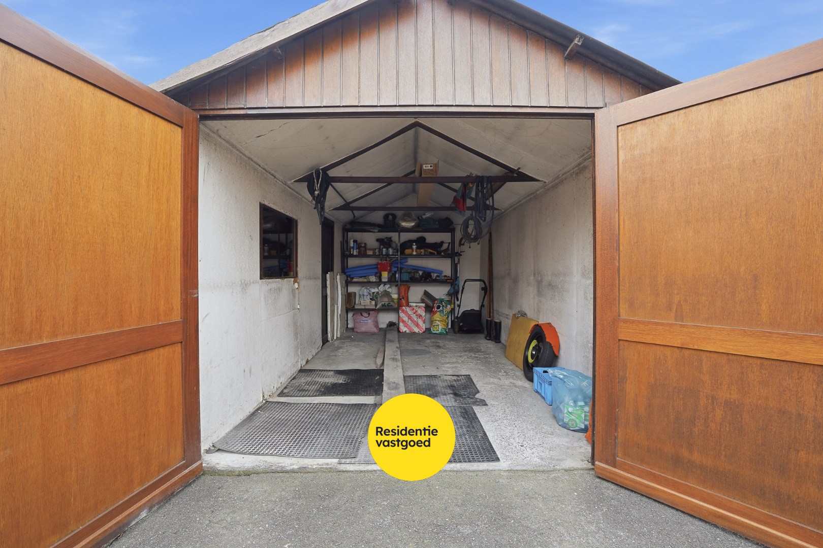 Alleenstaande bungalow met garage en tuin  op 684 m² 