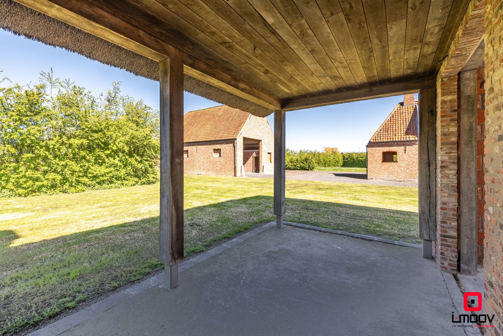 Landelijk gelegen ruwbouwhoeve met bijgebouwen op uitzonderlijk perceel van ca. 9.331 m² 
