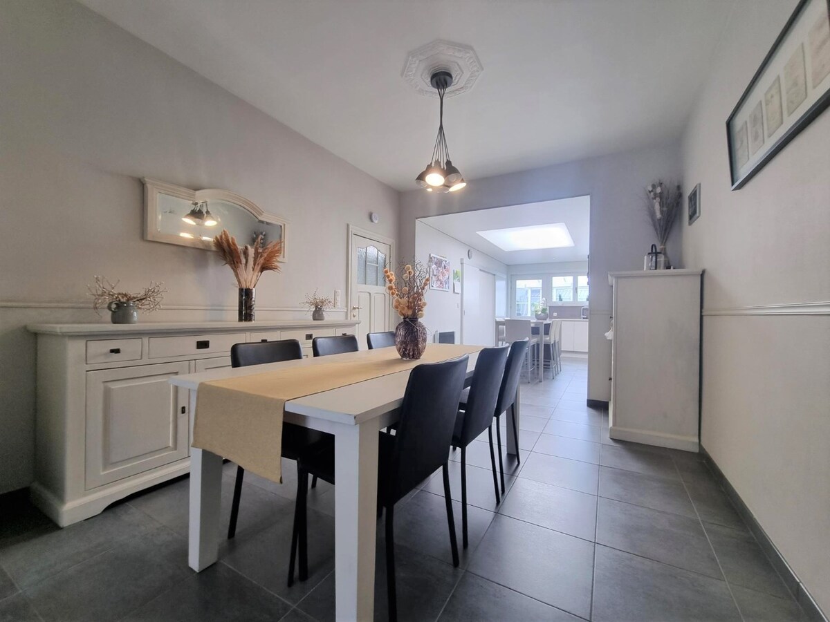 Mooie, karaktervolle &amp; centraal gelegen gezinswoning te Heist 