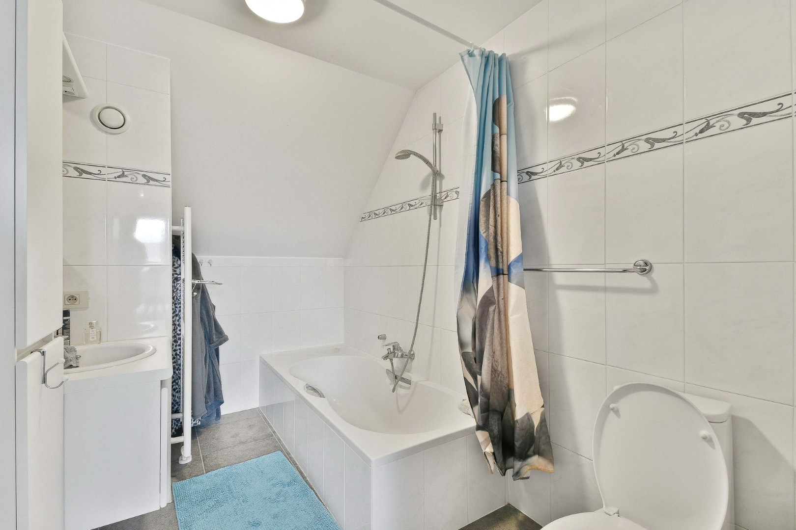 Duplex-appartement in rustige residentie met twee slaapkamers en terras 