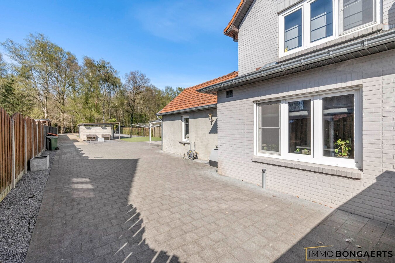 Gerenoveerde woning met vier slaapkamers 