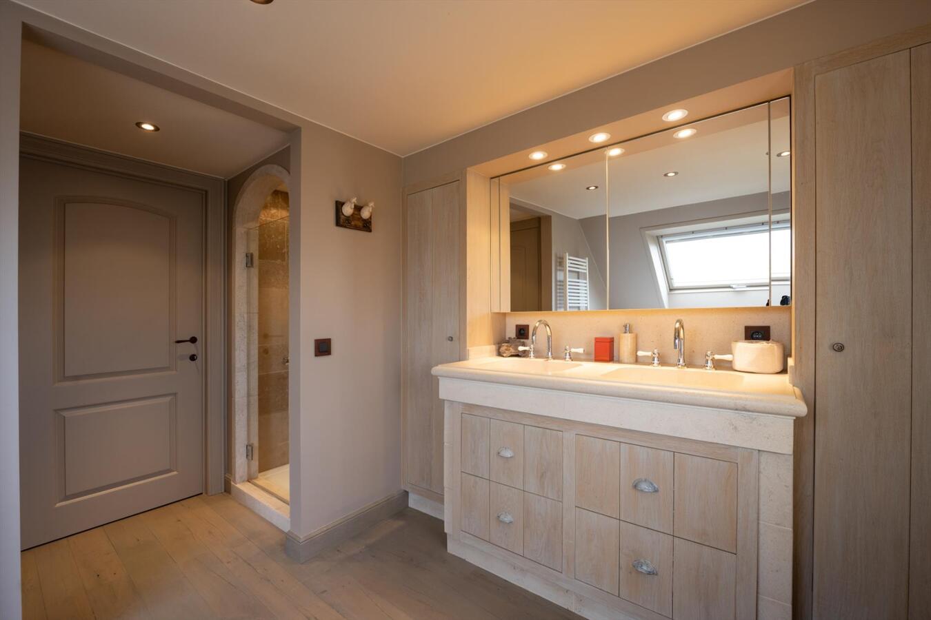 Idyllisch landhuis gelegen op 8330 m² te Ruiselede 