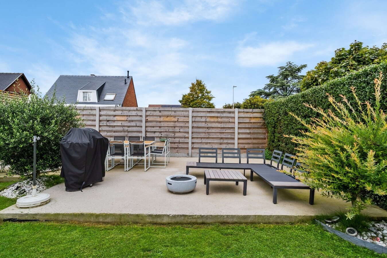 Centraal gelegen, halfopen woning op perceel 624m² 
