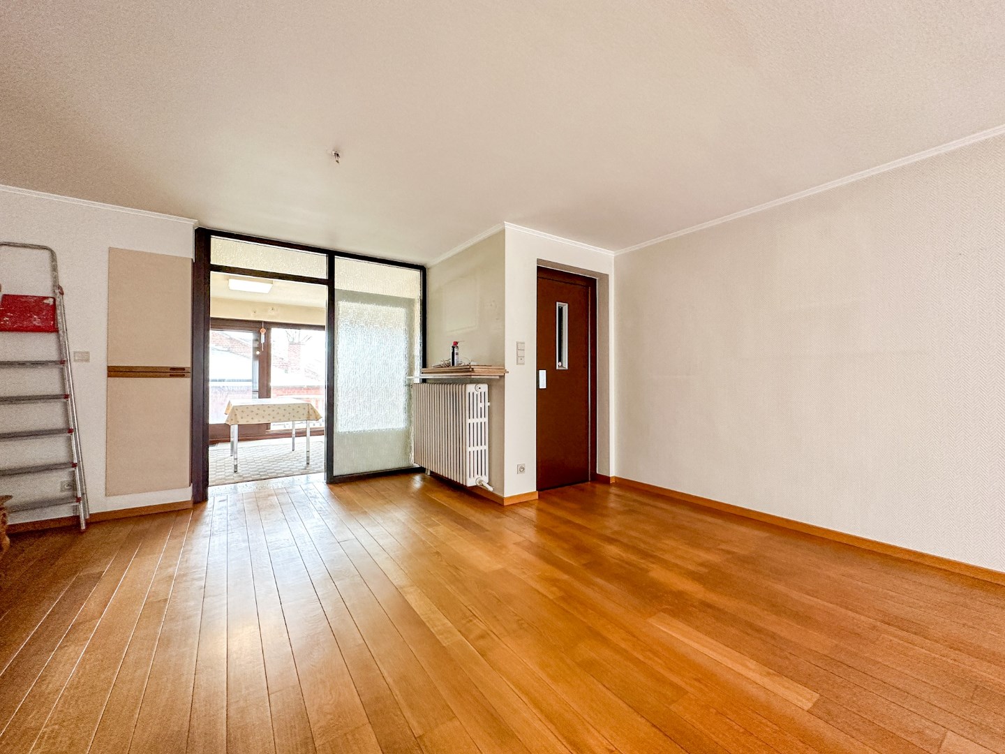 Ruime bel-étage woning met garage, diepe tuin en lift, Torhout 