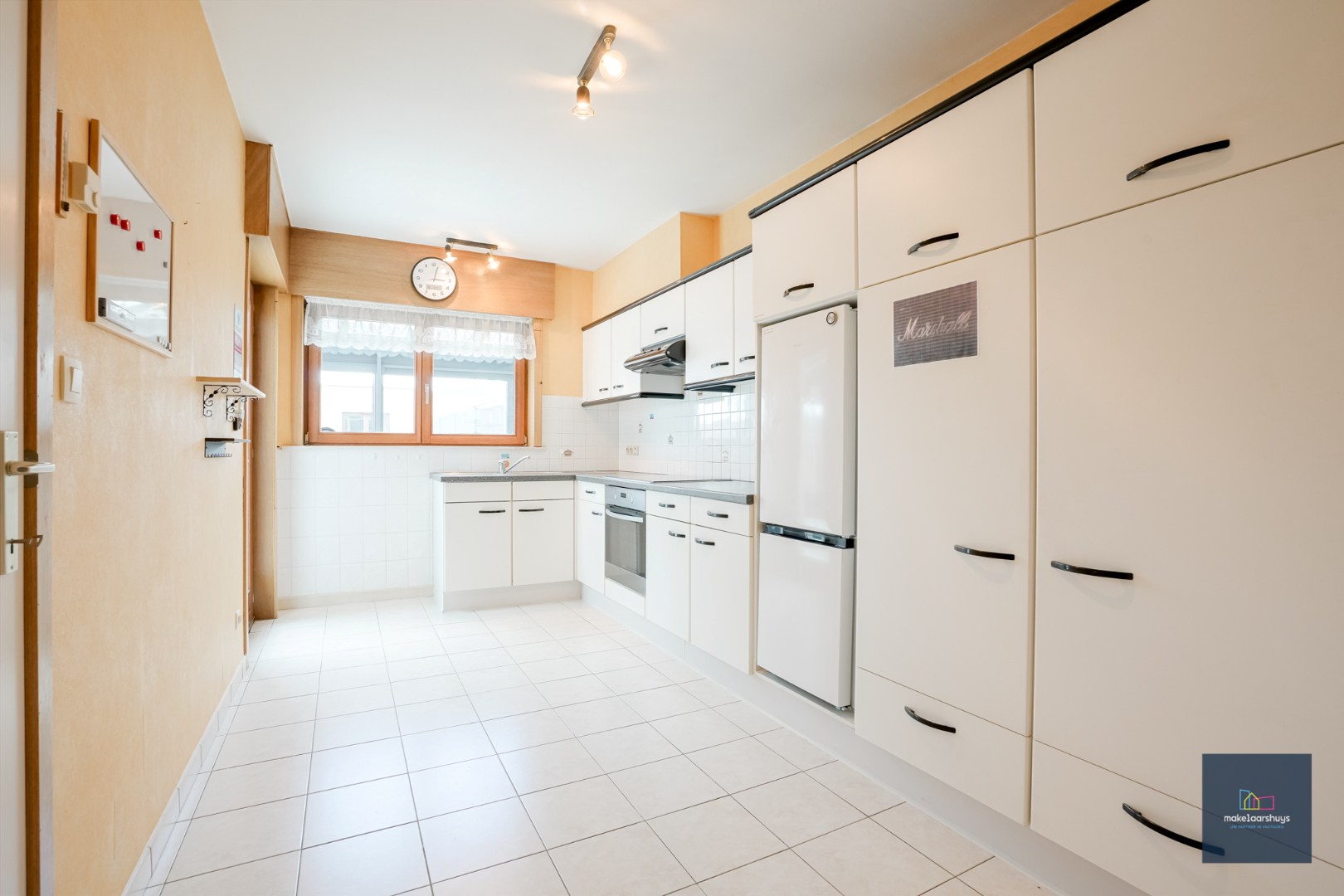 Verzorgde woning in rij met tuin en dubbele garage 
