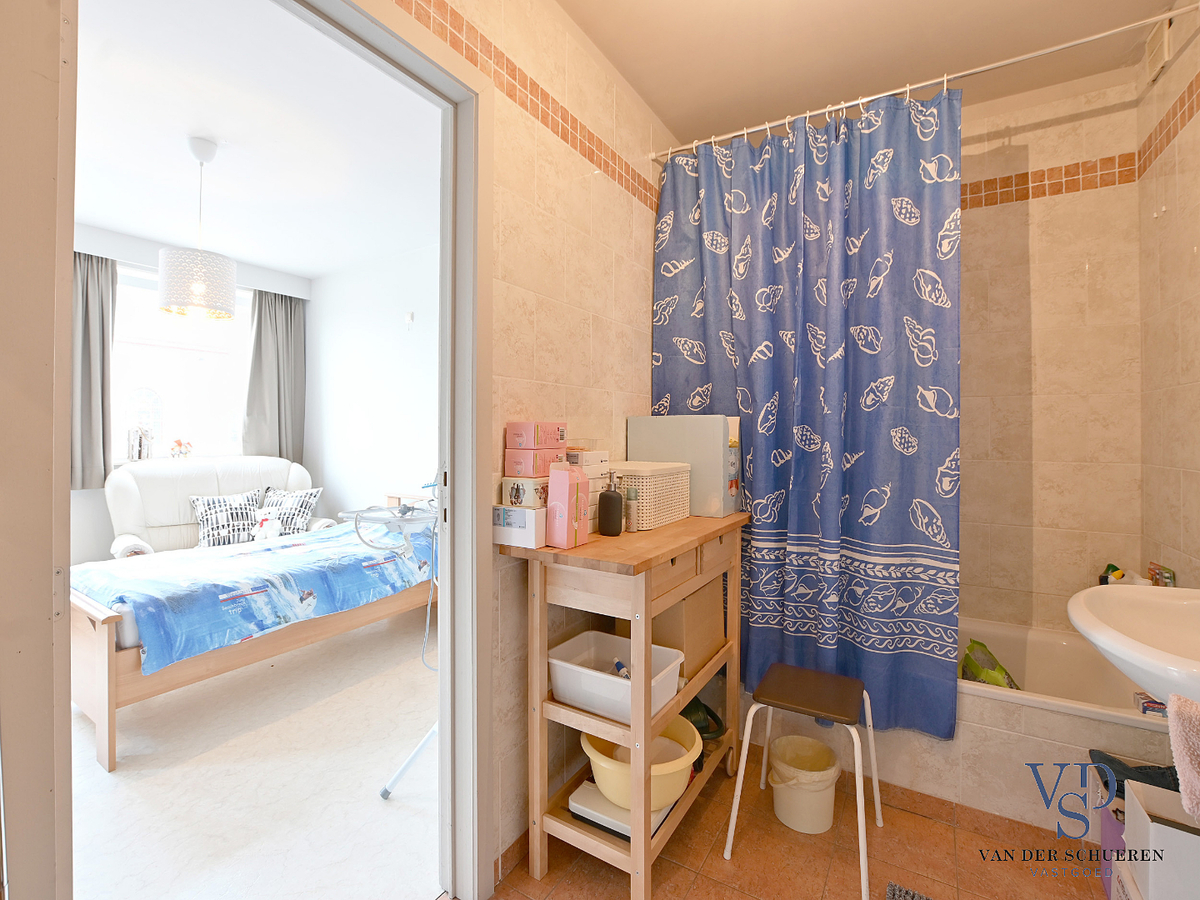 Tijdloos, ruim 1-slpk-appartement mét garagebox te centrum Gavere 