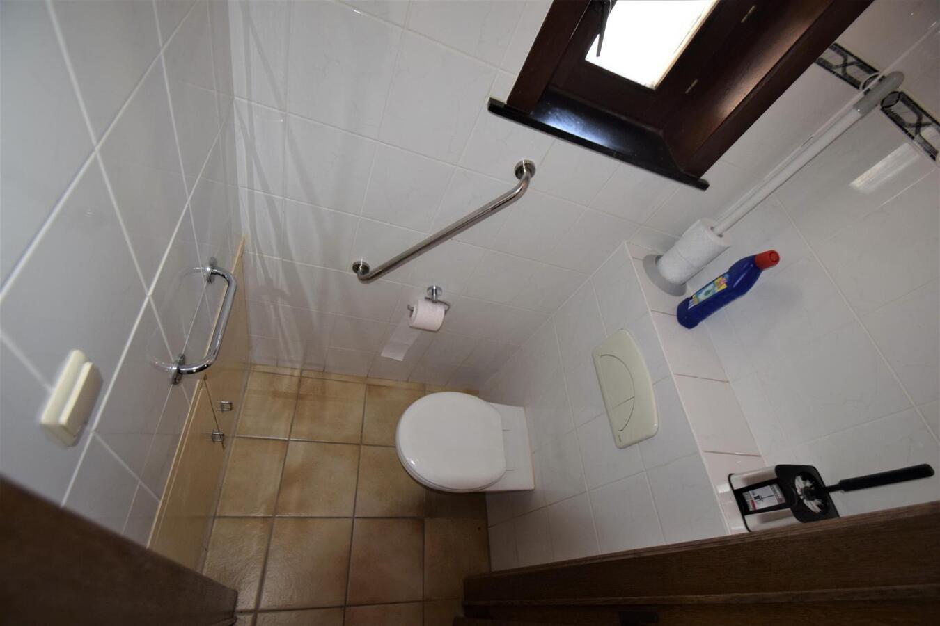 Ruime op te knappen woning met garage + zongerichte tuin, op 538 m² grond 