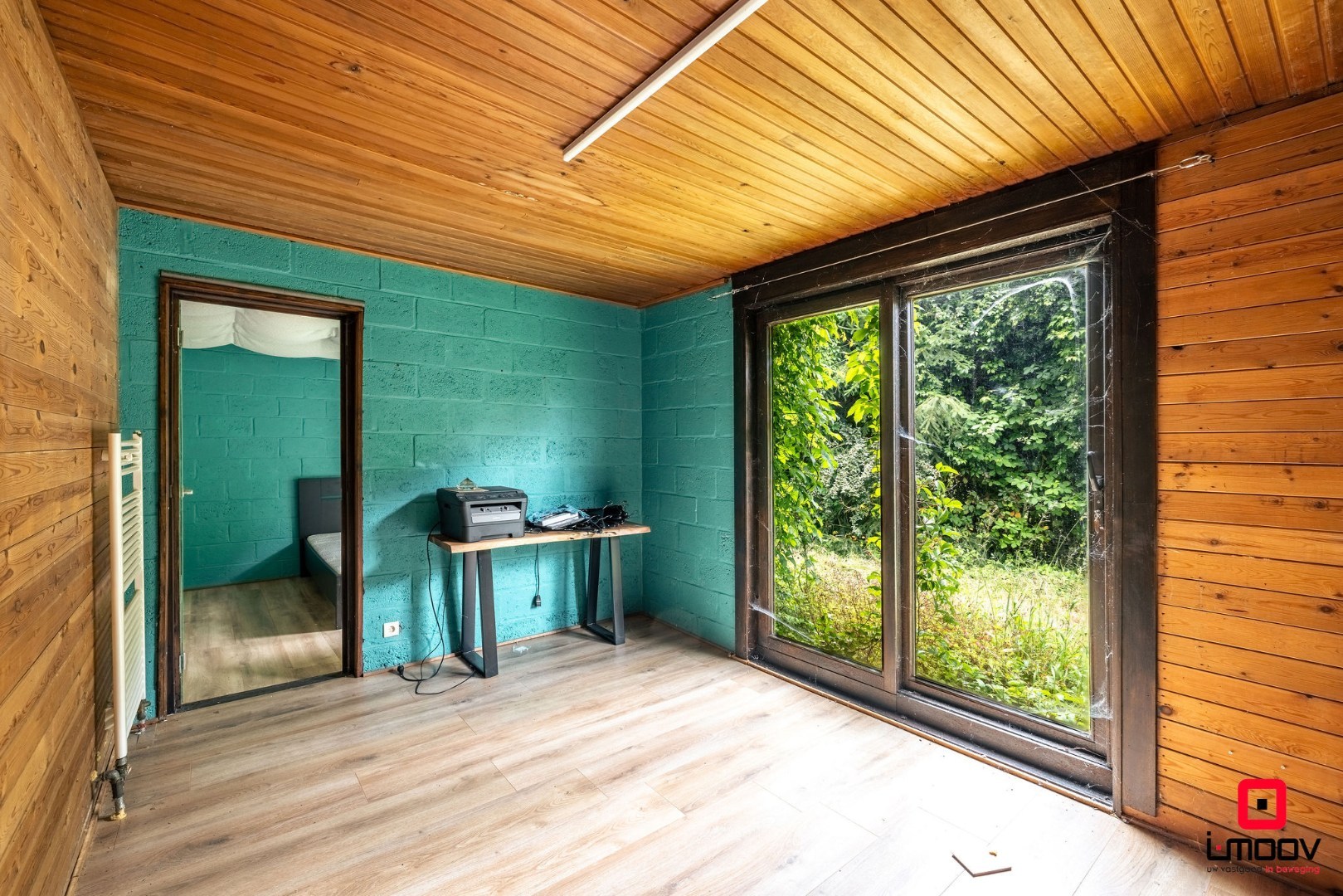 Seventies bungalowvilla met renovatiepotentieel op unieke ligging aan natuurgebied 