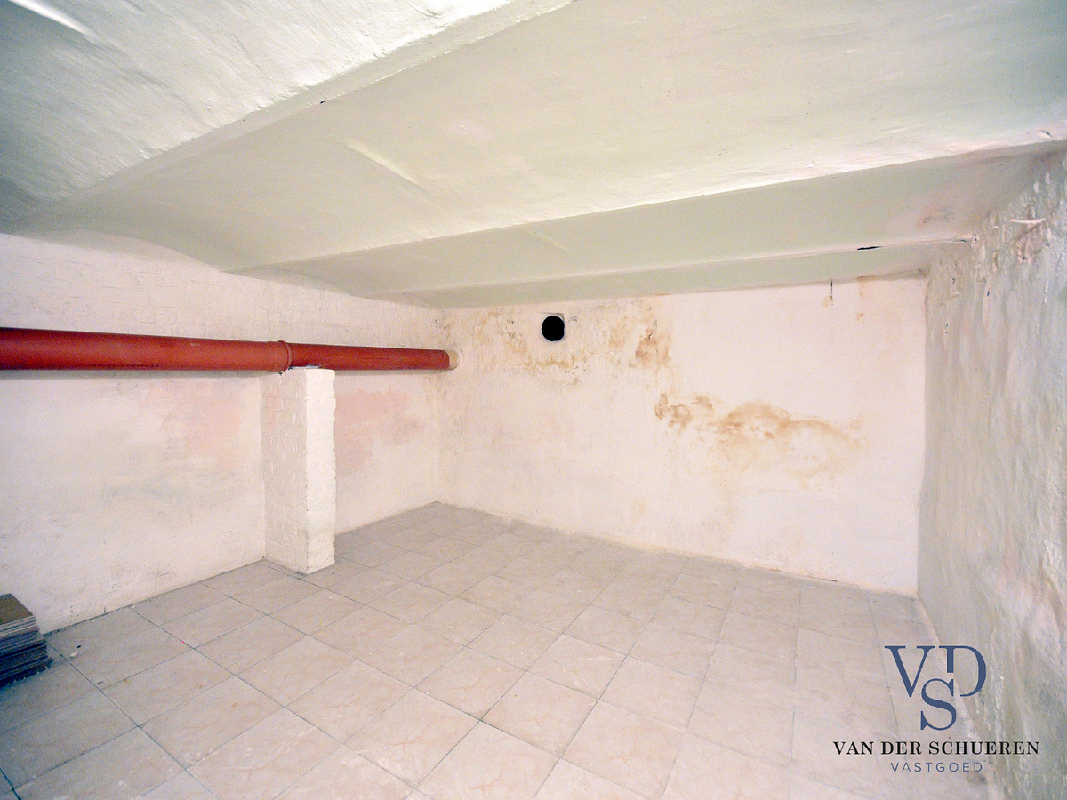 Rijwoning met tuin nabij station Gent-Sint-Pieters. Top-ligging nabij tram en trein ! 