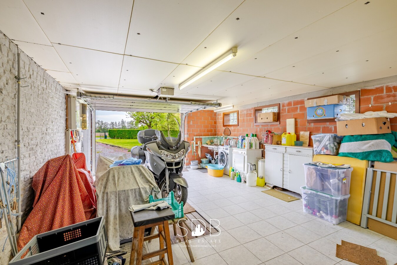 Authentieke hoeve met bijgebouwen en graslanden op 6.664m² met mogelijkheid tot bijkomend grasland op 3.070m² 