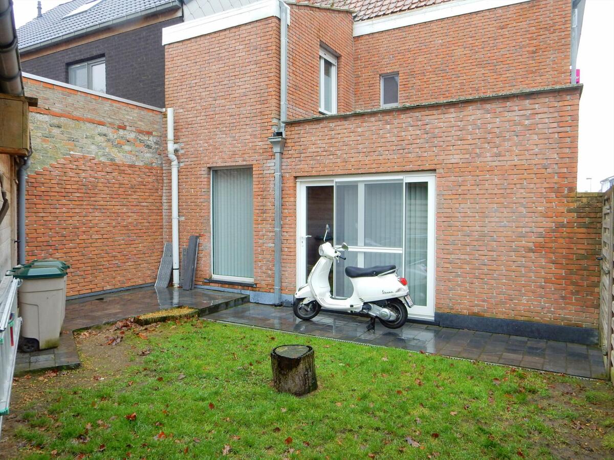 Half-open gerenoveerde woning te Jabbeke 