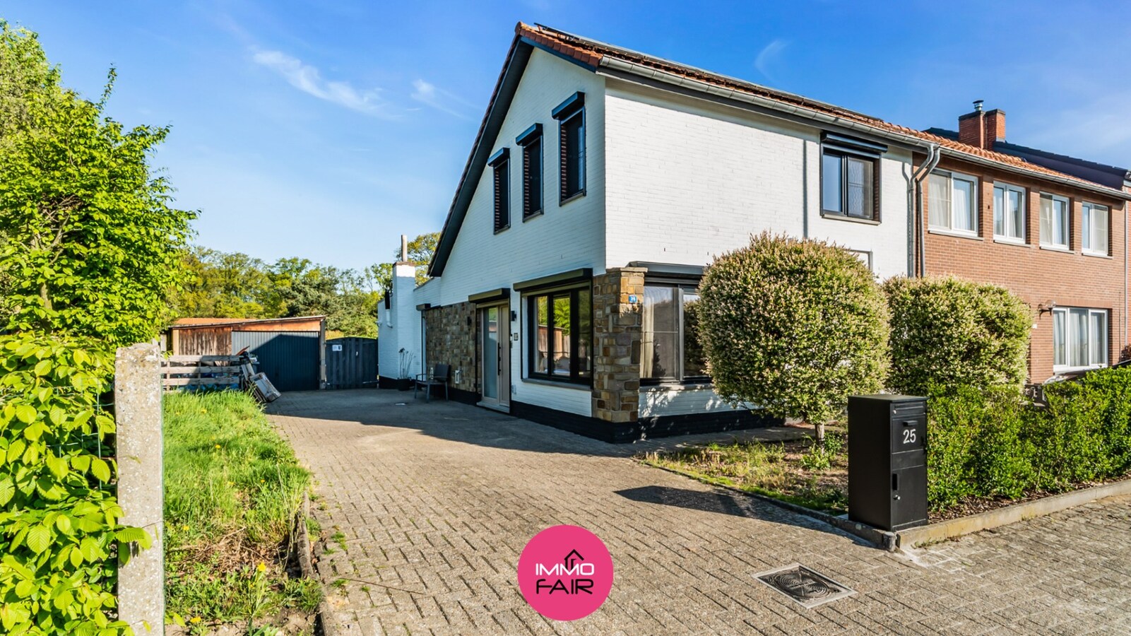 Grotendeels gerenoveerde woning in bosrijk gebied! 
