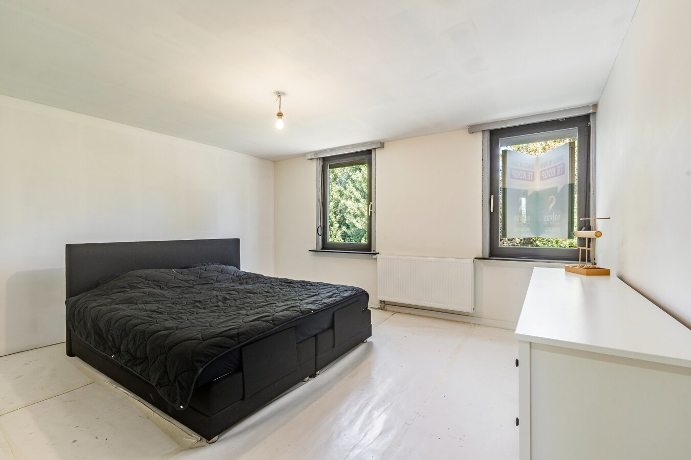 Karaktervolle woning op toplocatie in Zomergem met polyvalente ruimte 