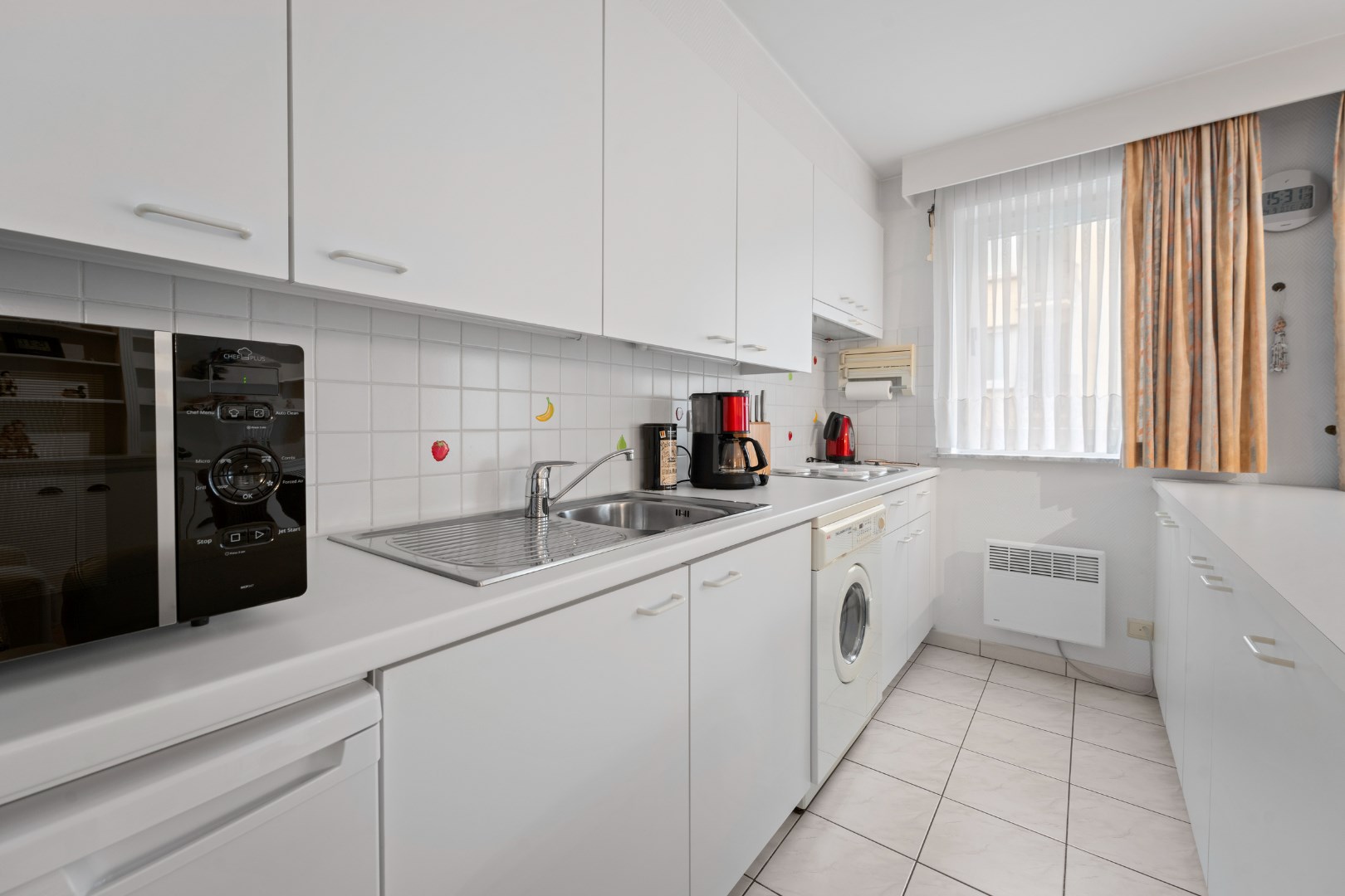 STUDIO IN HET CENTRUM VAN OOSTENDE MET ZIJDELINGS ZEEZICHT 