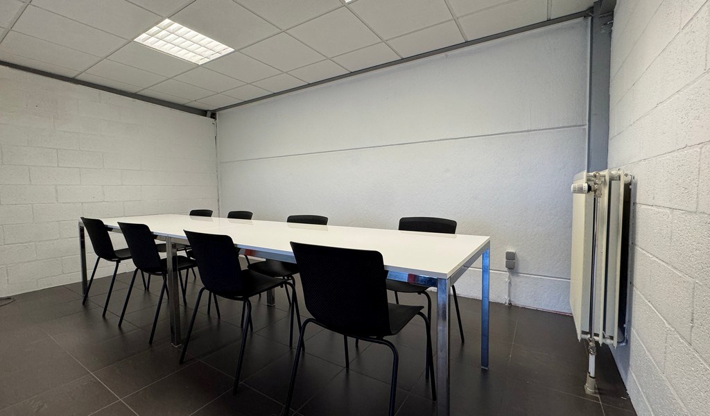 Commercieel gelegen kantoor te huur langs R4 in Mariakerke