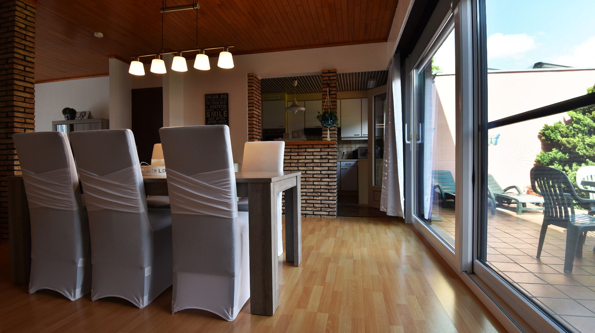 Gezinswoning 3 slpks, tuin en dubbele garage te centrum Eeklo 