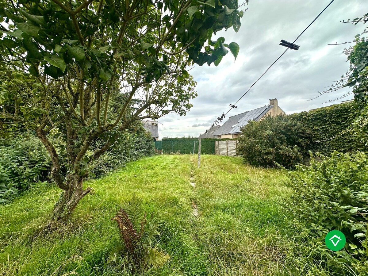 Alleenstaande woning met bakstenen garage en ruime tuin in Ichtegem 