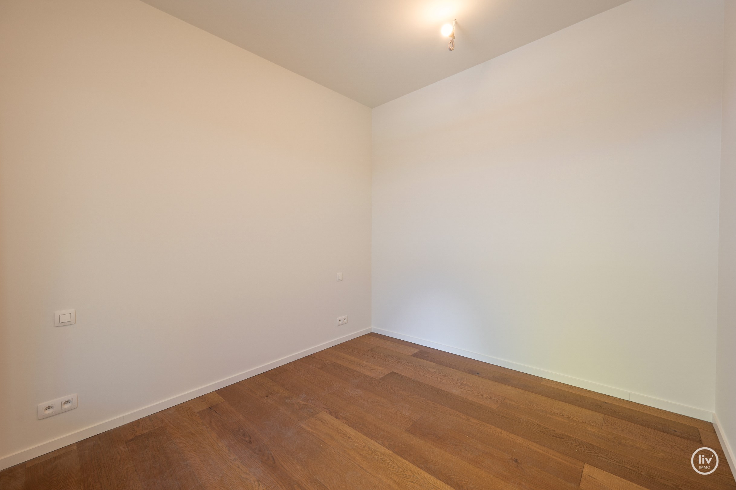 Centraal gelegen 3-kamer appartement te Res. Hoost met ruim terras genietend van zijdelings zeezicht! 
