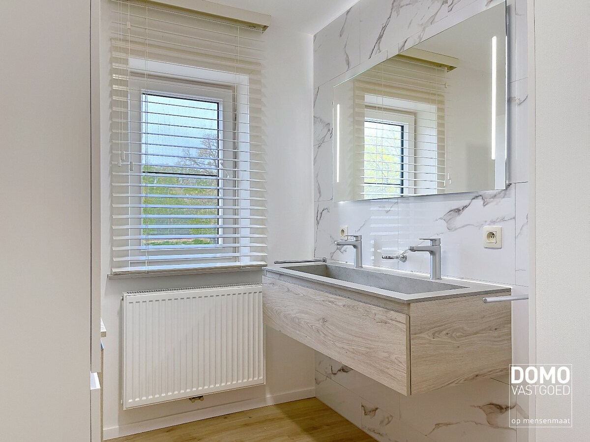 VOLLEDIG GERENOVEERDE WONING MET 3 SLAAPKAMERS EN ZUIDGERICHTE TUIN 