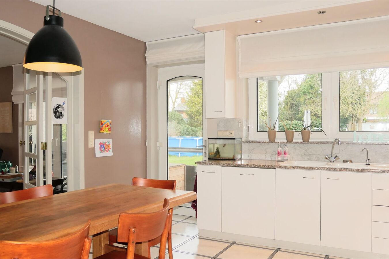 Tijdloze woning op 1254 m² in residentiële wijk 