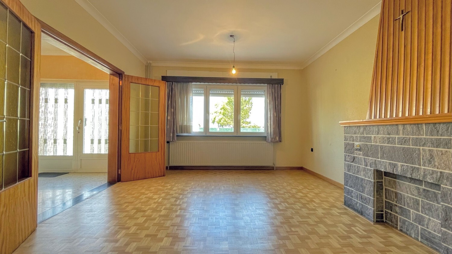 Ruime, te renoveren gezinswoning op zuidgericht perceel van 739 m² 