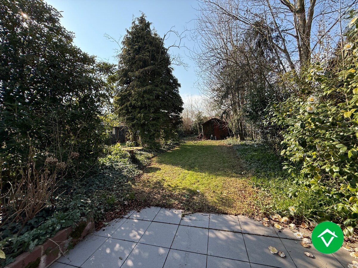 Stevige rijwoning met 4 slaapkamers, tuin en garage te Roeselare 