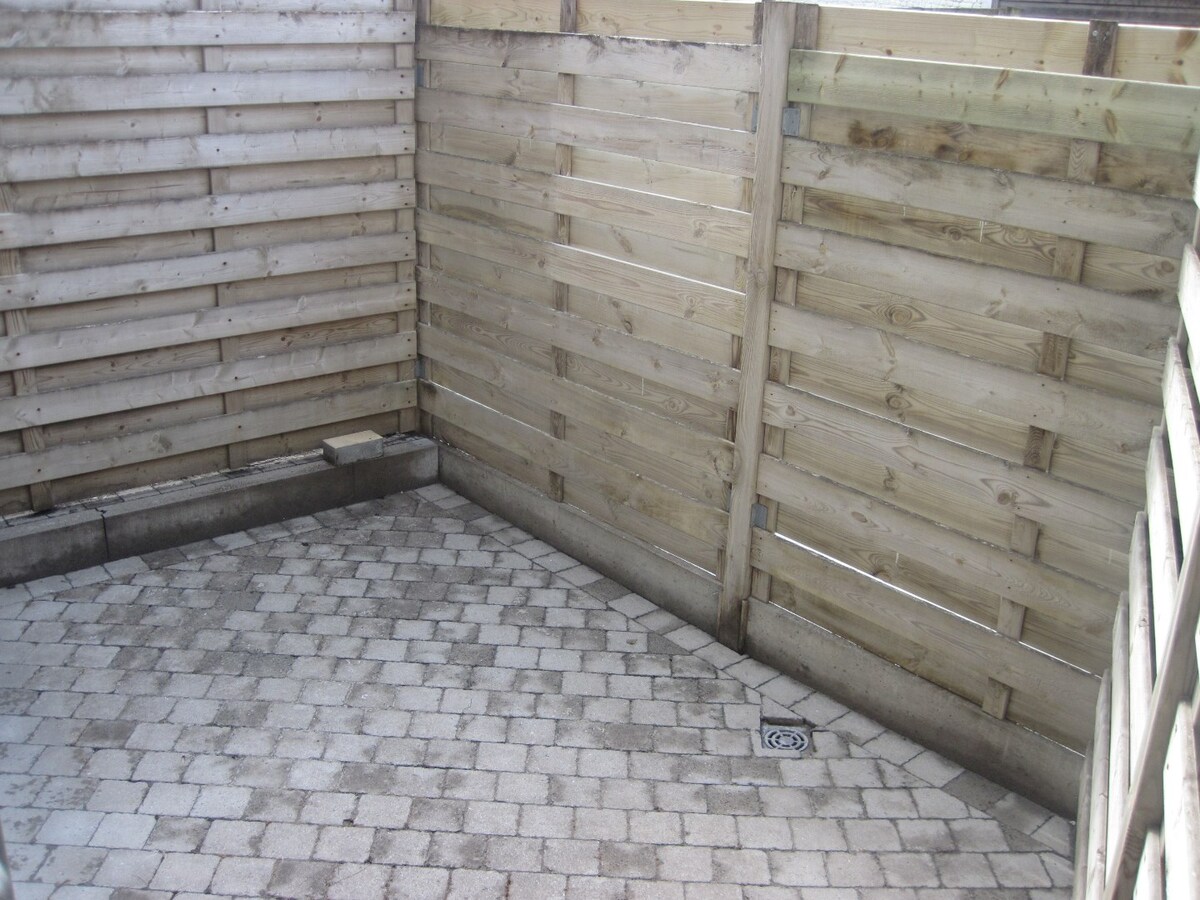 Uitstekend gelegen appartement. Geen vaste kosten ! 