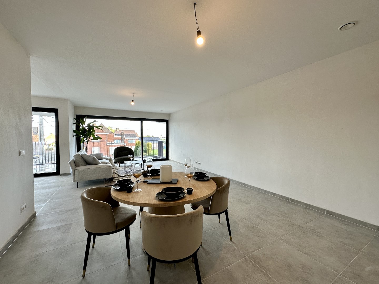 Prachtig lichtrijk en ruim (116 m²) nieuwbouw 2-slpk appartement met (zonne)terras(en), Kortemark 