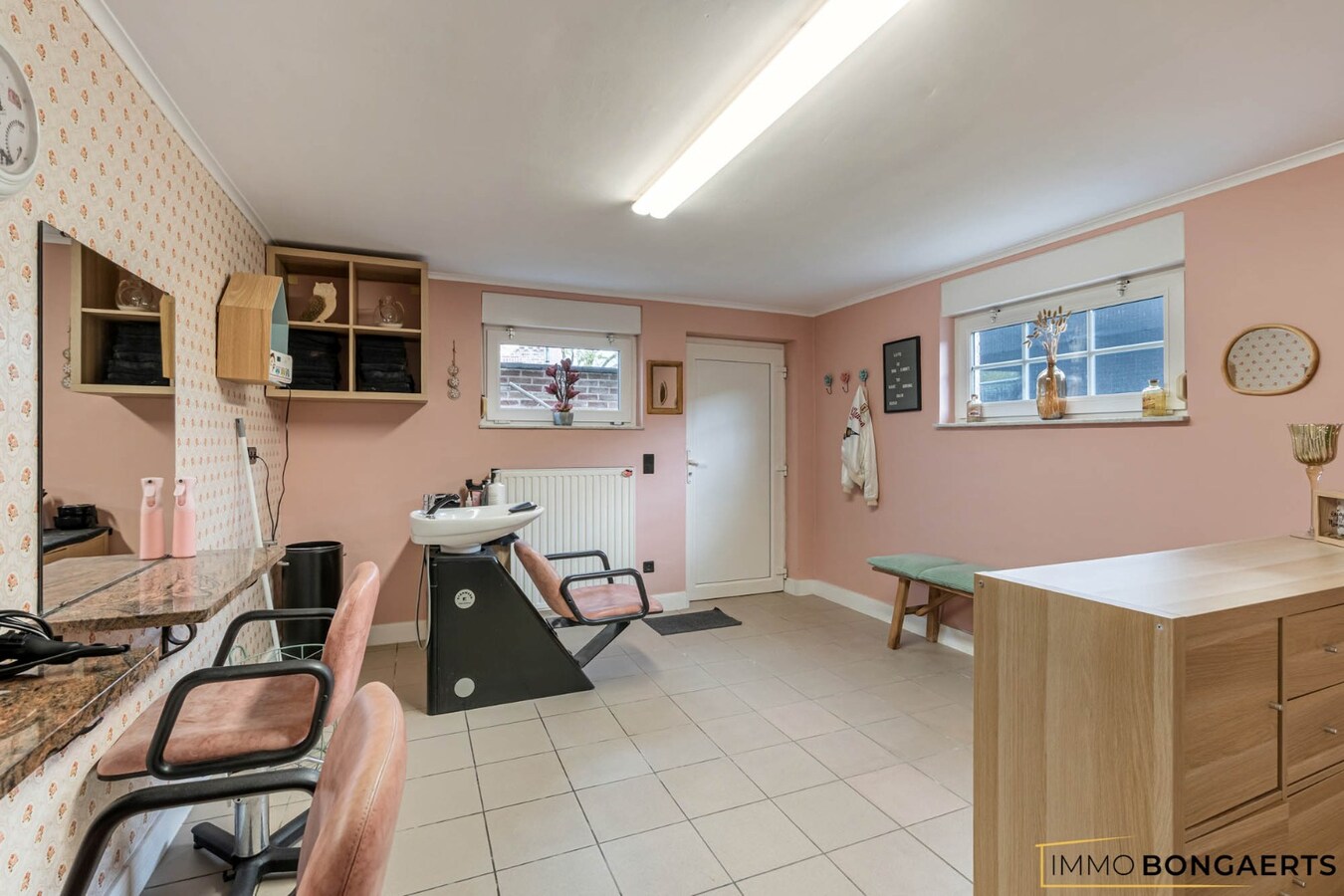 Instapklare woning met 4 slaapkamers en zwembad 