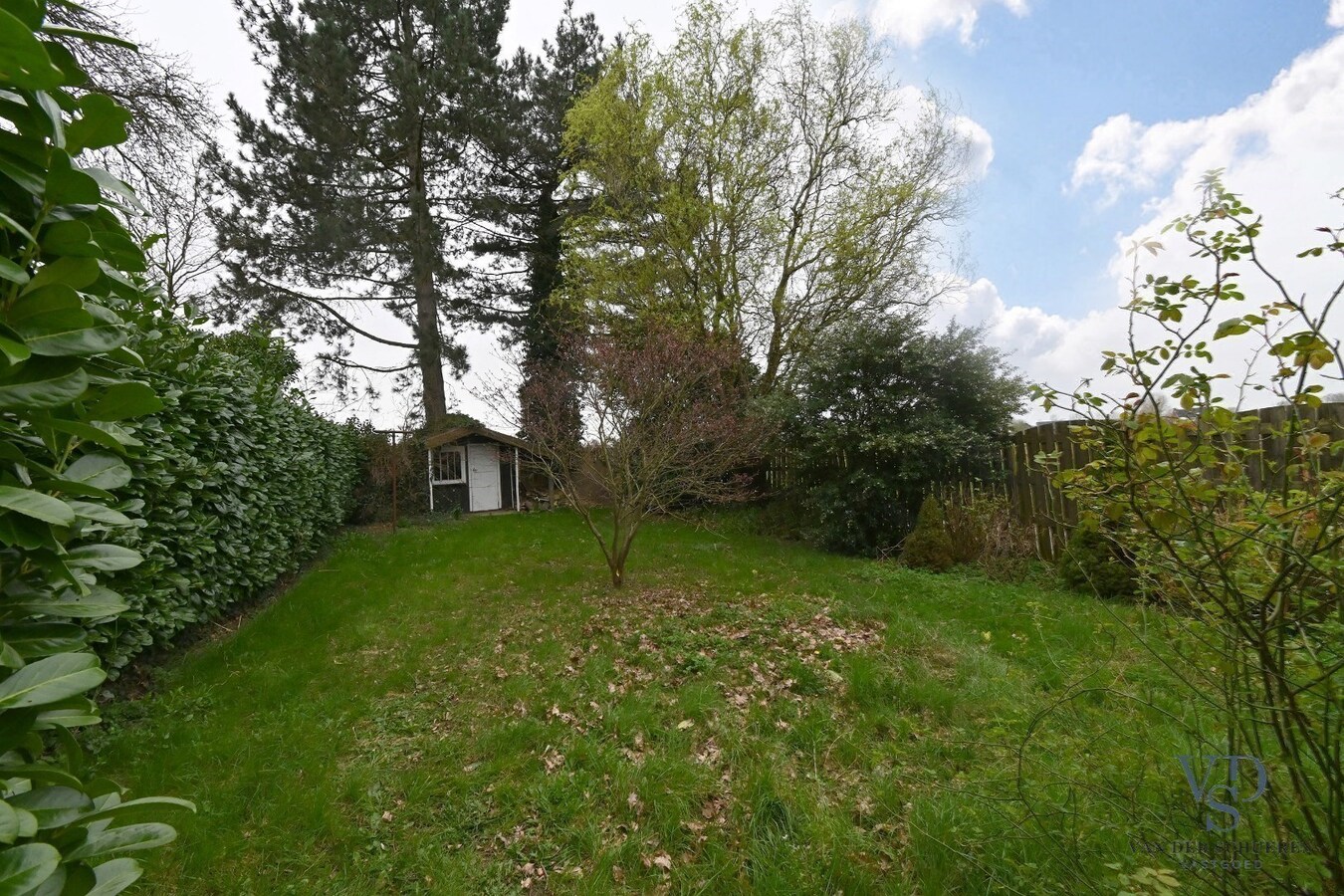 Woning met belendend perceel weiland 