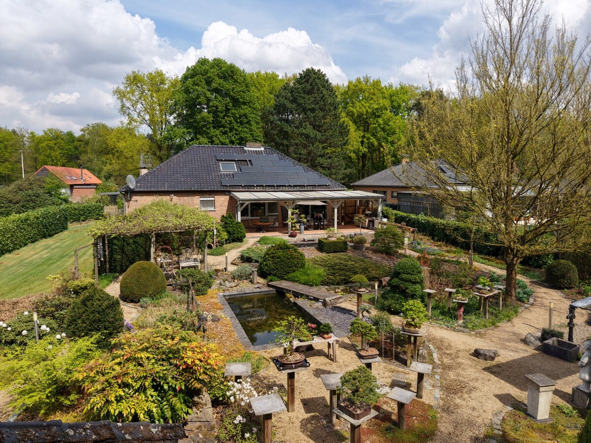 Rustig wonen in het groen –  gelijkvloerse woning op riant perceel van 2178 m² 