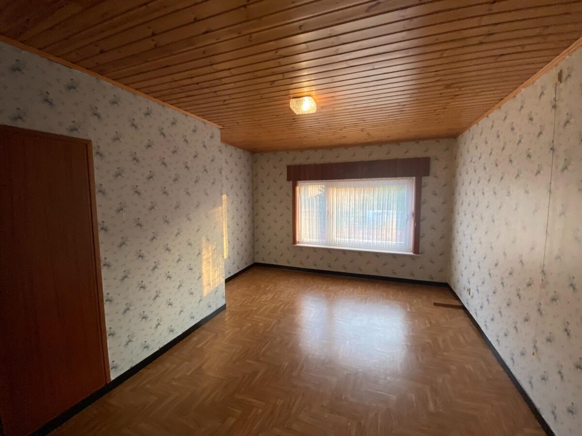 Verrassend ruime woning in het centrum van merkem 