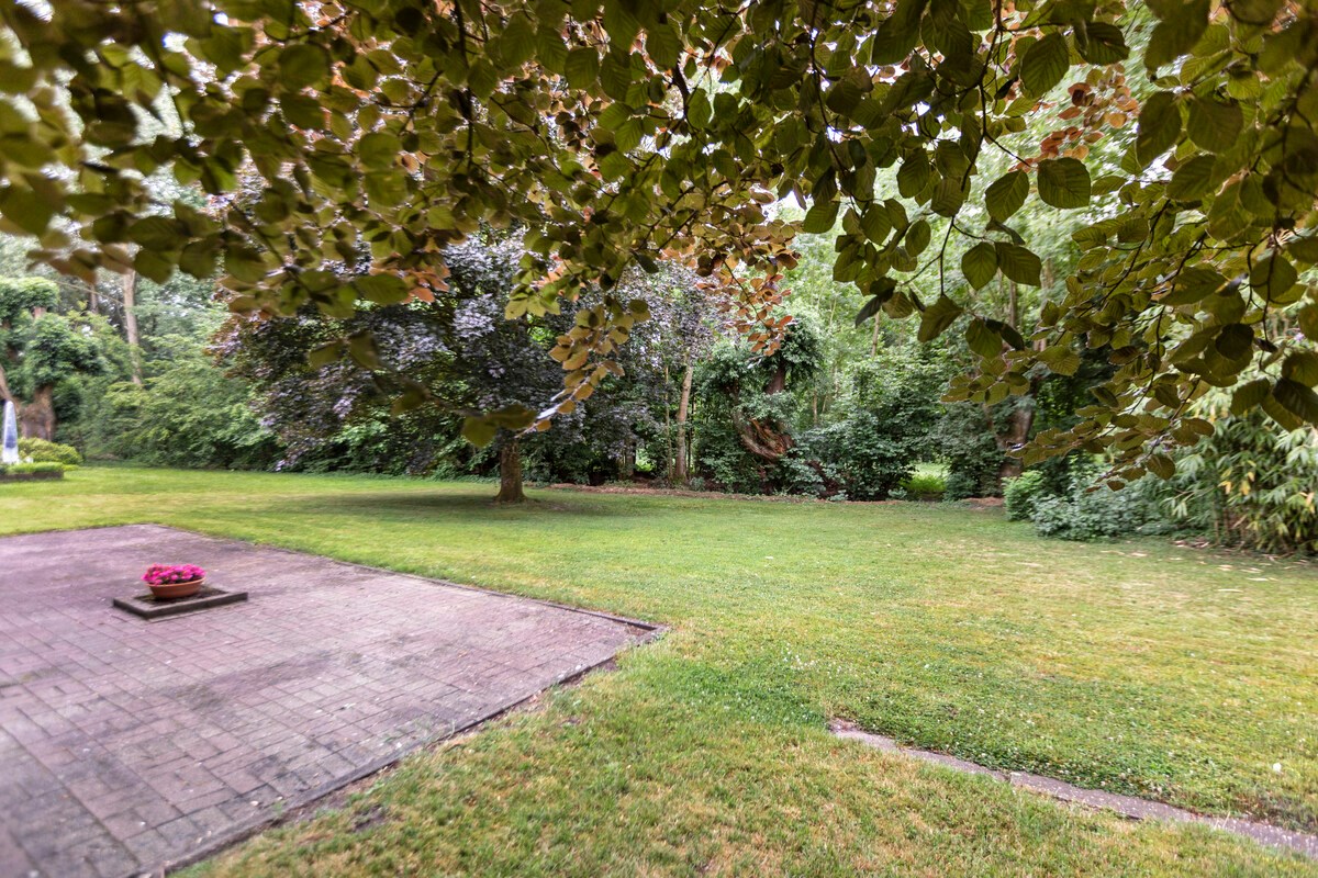 Ruime open bebouwing met zalige tuin in Tongeren-Borgloon 