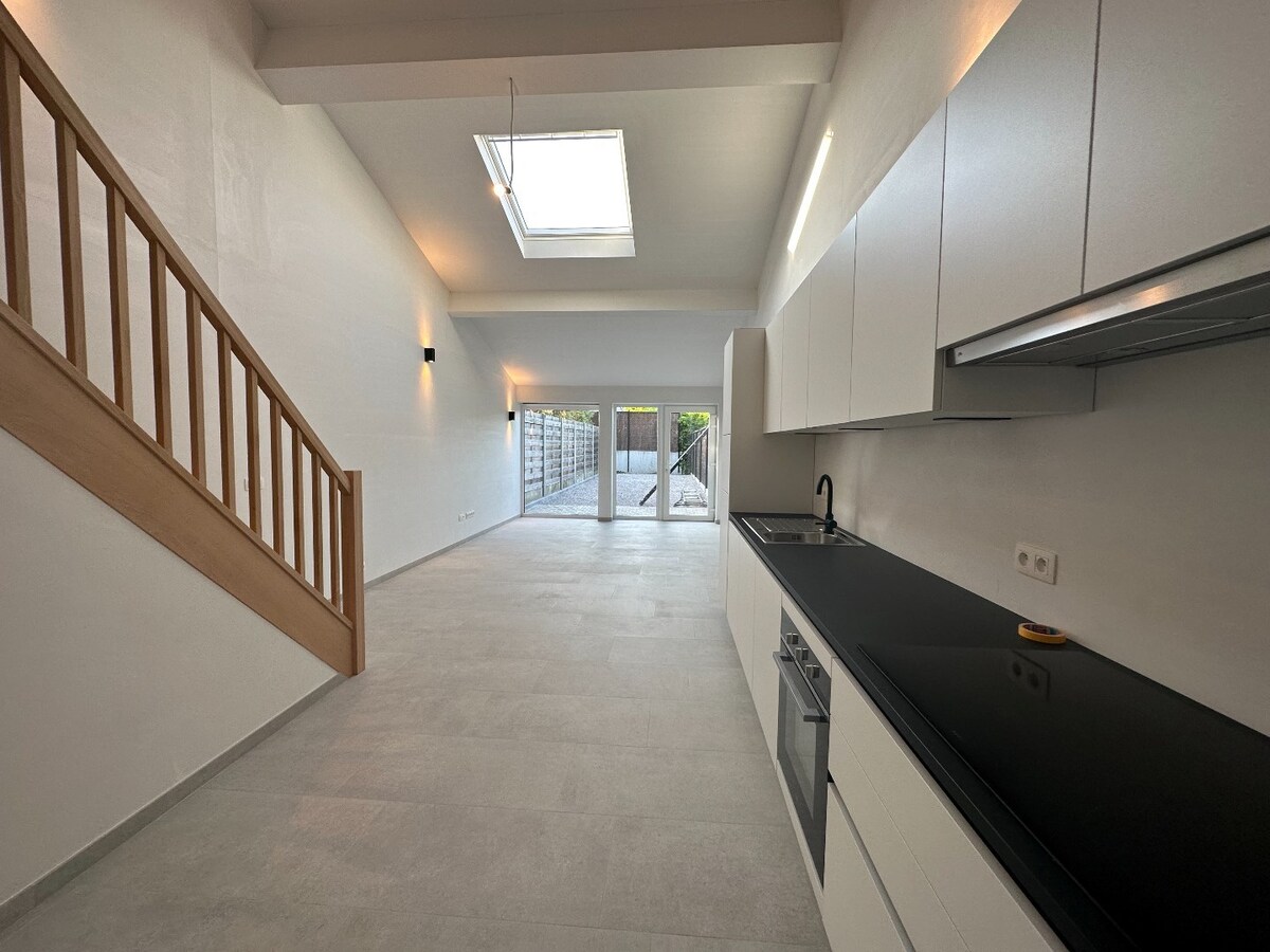 Volledig vernieuwde woning met 2 slaapkamers 