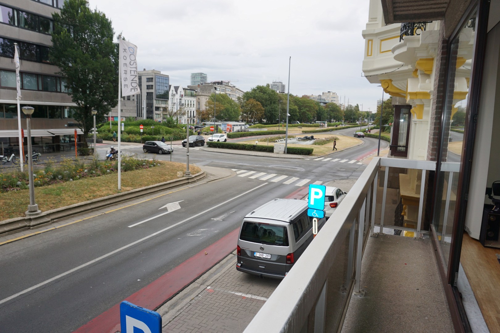 RUIM APPARTEMENT MET ZONNIGE TERRASSEN OP TOPLIGGING 
