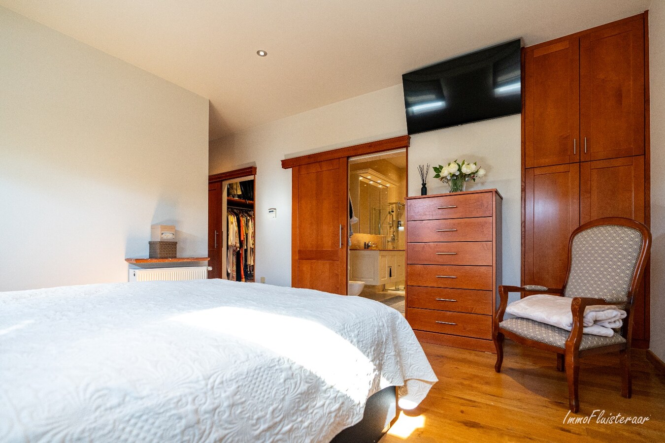 Hoogwaardig afgewerkte villa met stalgebouw en aanpalende weides op ca. 1,7 ha  te Herenthout 