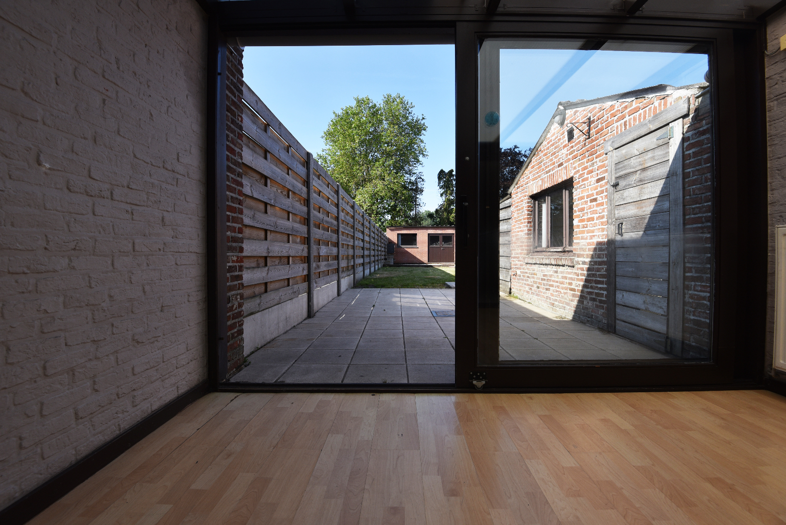 Op te frissen woning met 2 slpks, garage (55m²) en tuin te Balgerhoeke 